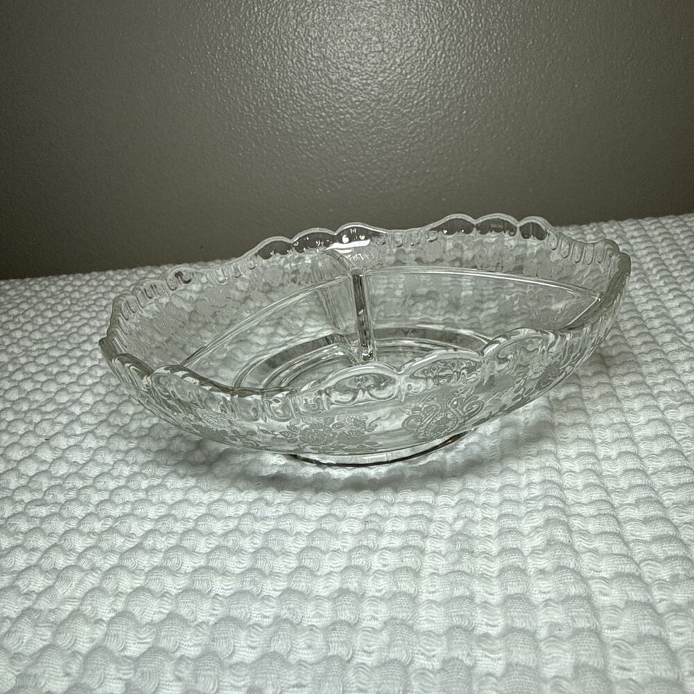 Vtg Cambridge Rose Point Etched Glass Divided Dish/Relish Dish W/ Scalloped Edge - Picture 7 of 11